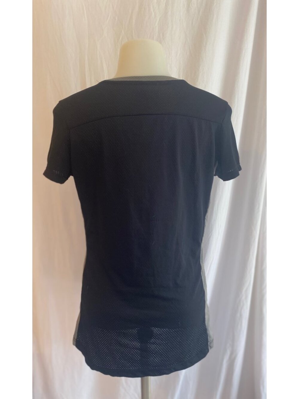 Las Vegas Raiders NFL Team Apparel Black Mesh V Neck Tee - Picture 2 of 4